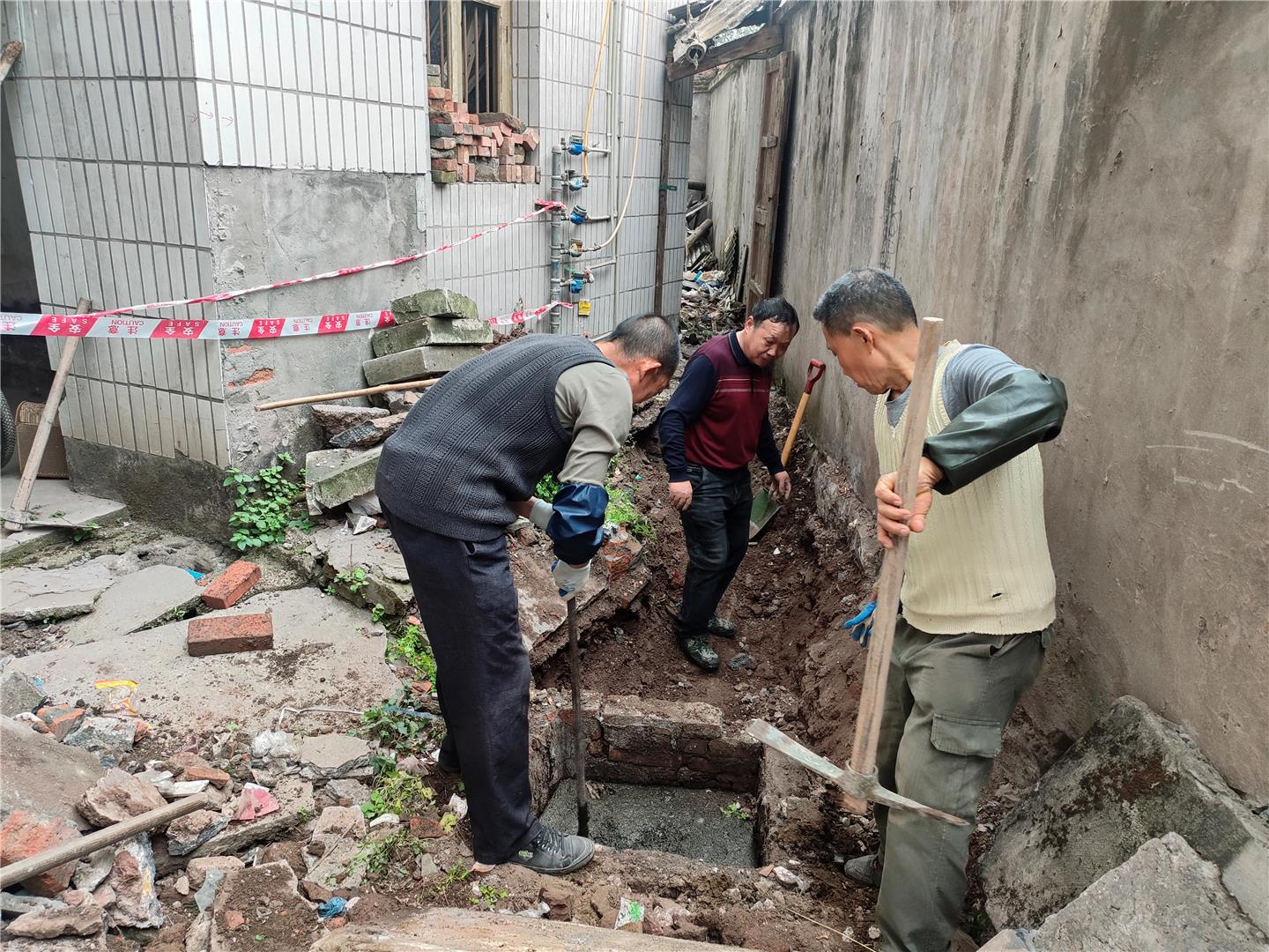 惠民街道：人大代表贴心服务，疏通化粪池解民忧
